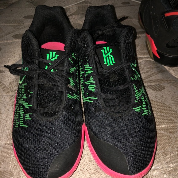 Kyrie basketball shoes - Picture 1 of 4